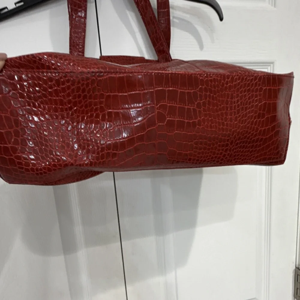 Red Crocodile Embossed Patent Tote Shoulder Bag Silver Hardware Lined Women